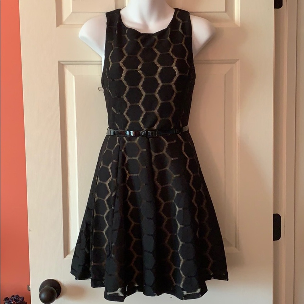 Lily Rose | Sleeveless Formal Dress